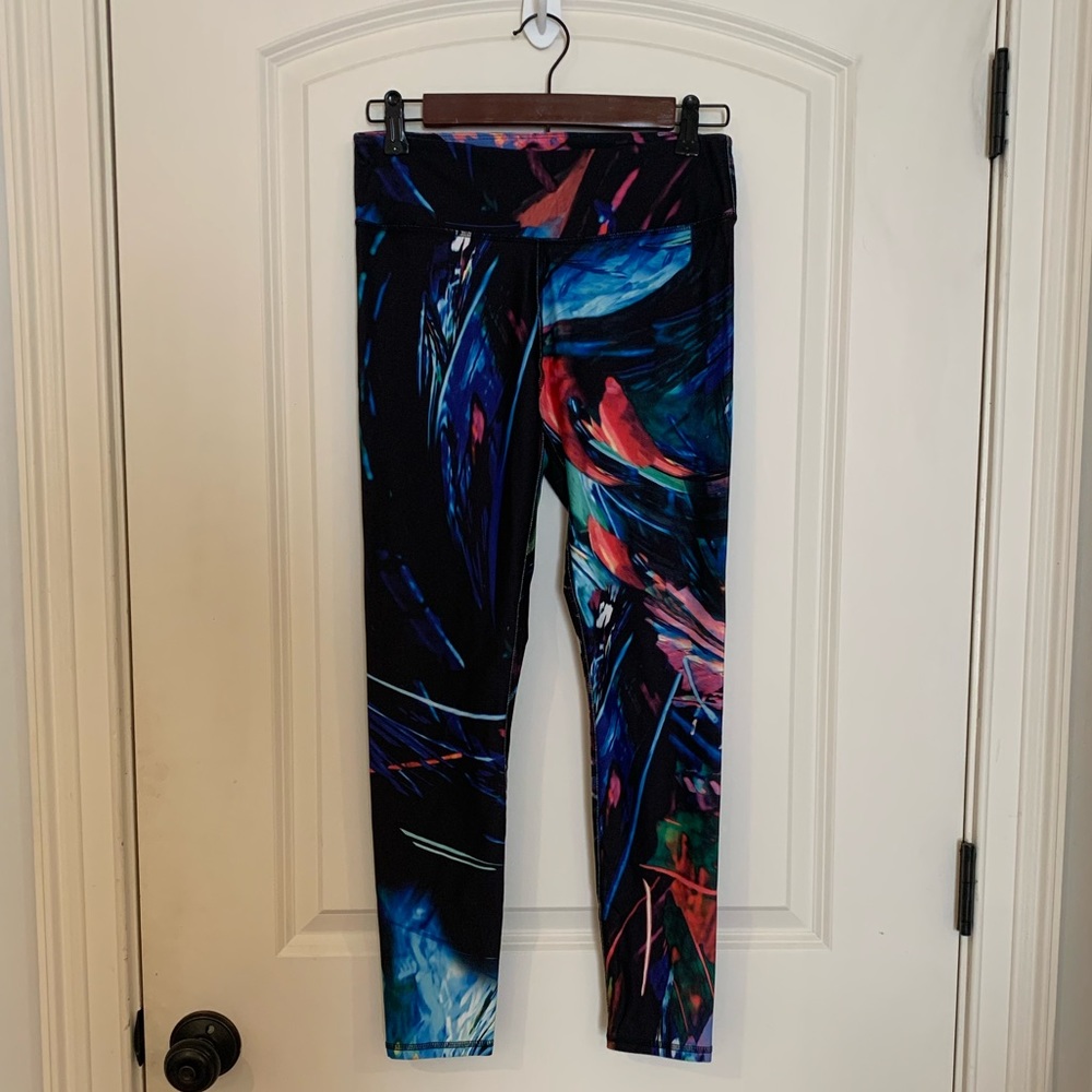 Fun and colorful Fabletics Leggings, Great Condition